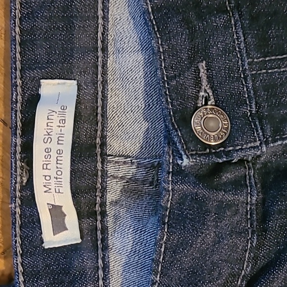 Levi's Mid Rise Jeans - Picture 6 of 8